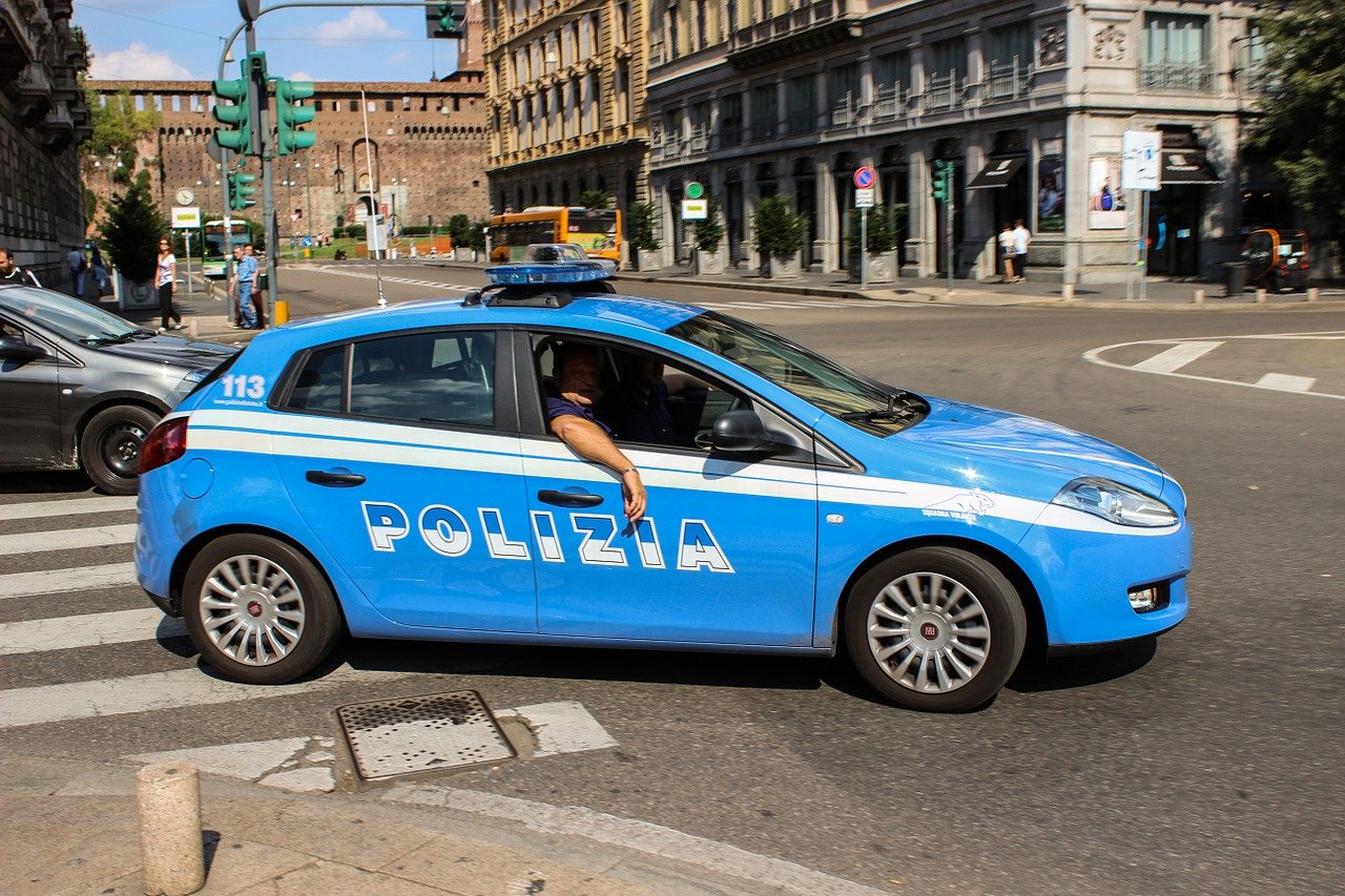 Photo of Bandi polizia 2021: concorsi per polizia di stato, municipale Roma, penitenziaria