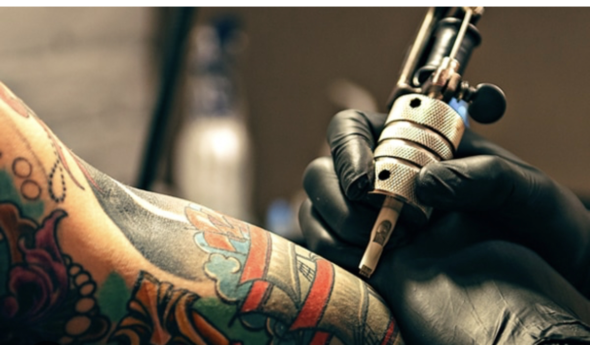 Come si diventa tatuatore: titolo di studio e autorizzazioni缩略图